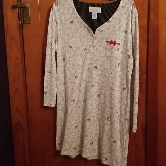 Karen Neuburger Other - Karen Neuburger M ivory nightgown w/pink rosebuds